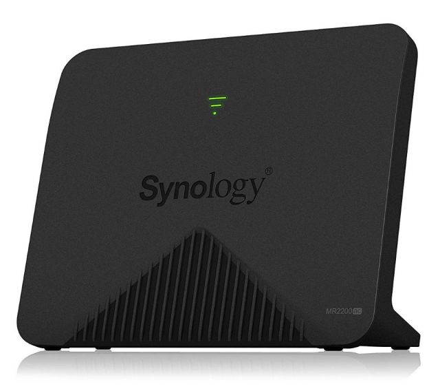 Synology MR2200ac Mesh router 2,4GHz / 5GHz 802.11a/b/g/n/ac 4C/717MHz/256MBRAM/1xUSB3.0/1xGbEWAN, 1xGbELAN